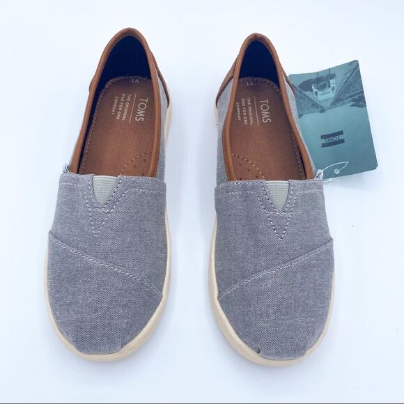 Toms Youth Classic Shoes NWT Size 6 - Picture 2 of 7